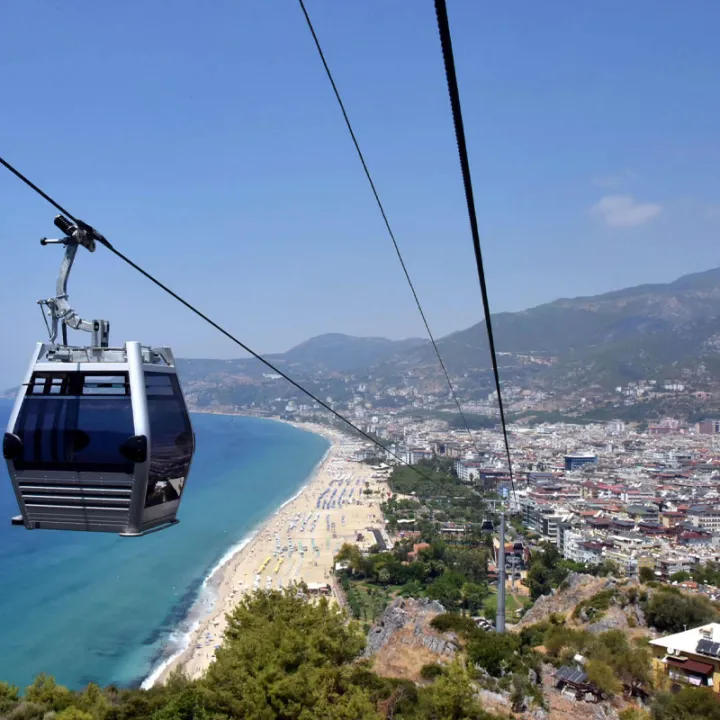 Entdecken Sie die Geschichte von Alanya: Burgen und Höhlen