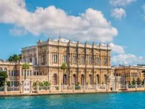 Istanbul Modern City Tour with Bosphorus Cruise and Dolmabahçe Palace Visit