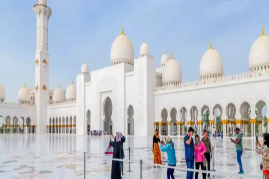 Abu Dhabi City Tour With Sheikh Zayed Grand Mosque from Dubai