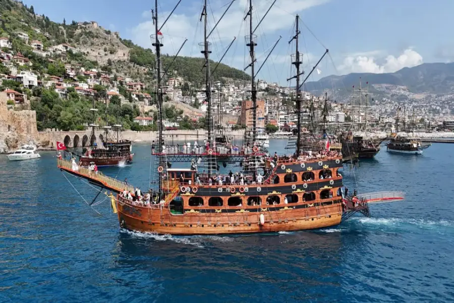 Antalya/Kemer Pirate Boat Tour with Lunch and Transfer